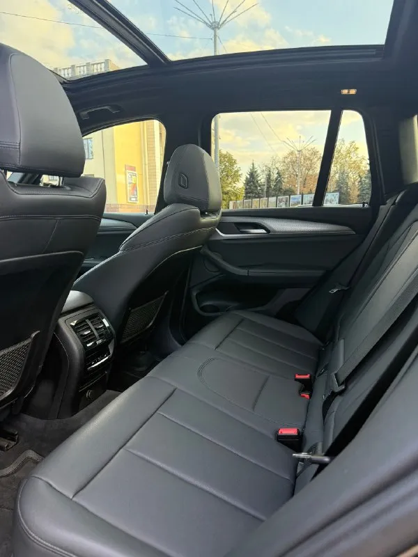 🔥🔥продам bmw x3 🔥🔥🔥 цена : 3.990.000✅✅✅ пробег 73000 км ✅ год : 2019✅ коробка : автоматическая ✅ обьем двигателя : 2.0 турбо бензин✅ полный привод x-drive✅ мощность : 252 л. с ✅ •климат-контроль 3-х зонный •круиз-контроль •электропривод зеркал •подогрев сидений •мультируль •электростеклоподьемники •датчик света •премиальная акустика harman kardon •подогрев руля •панорамная крыша •открытие багажника взмахом ноги •проекция •безключевой доступ •режими вождения •а так же множество других функций состояние автомобиля близко к новому, вся передняя часть в бронепленке, так же в бронепленке все зоны риска, покрыта керамикой, салон в идеальном состоянии, нету ни одной ошибки, авто обслужено, кого заинтересует авто звоните. обмены не предлагать !!!, я владелец авто !!! любое переоформление город : макеевка. ✅ телефон +79493629365. 📞 звоните: +7(949)3629365 - фотография - 7