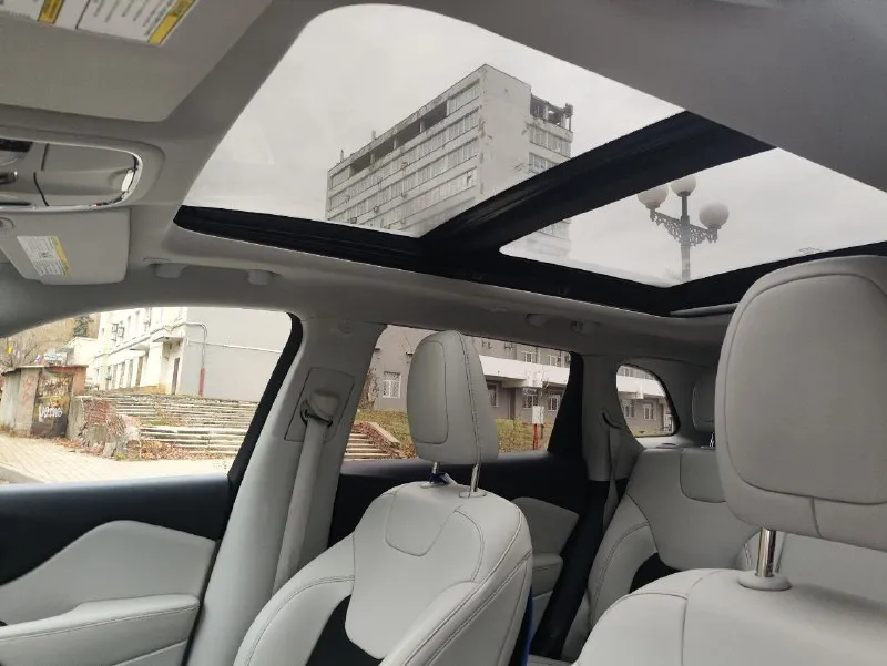 Владелец по птс, jeep cherokee 2019 года выпуска. по вину 2020 год. двигатель 2.4 л, автоматическая коробка передач. пробег 93 000 км. машина американской сборки (us-spec), комплектация limited. привод передний. цвет кузова белый перламут основные опции: - кожаный салон - панорамная крыша - бесключевой доступ - датчики слепых зон - esp - abs автомобиль обслуживался регулярно. в хорошем состоянии, без крупных косметических дефектов. возможна проверка на вашем диагностическом оборудовании. ничего делать не нужно, сел и поехал. vin: 1c4pjllb7ld535981 цена 2.2🍋 торг уместен у капота г. донецк +79494137123 📞 звоните: +7(949)4137123 - фотография - 5