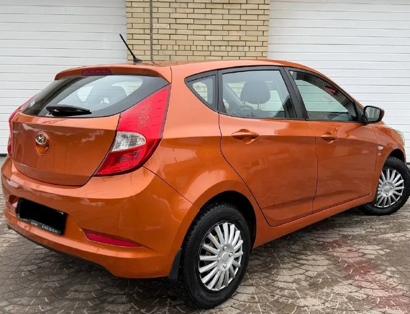 Продам hyundai solaris рестайлинг 2017 года пробег 160.000 родной, готов на любые проверки ! 1.6 механика состояния нового автомобиля гаражная хранение без дтп в родном окрасе за машиной ухаживали, салон чистый не прокурен, каждые 6-7 тысяч проходила полное обслуживания за состояния авто не стыдно в комплектация есть все для удобства 4 стеклоподъемника, кондиционер, подогрев сидений, подогрев стекол, парктроники, полный мульти руль, сигнализация цена 880 000 торг +79496001893 +79490278604 - фотография - 3