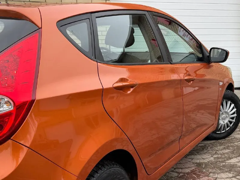 Продам hyundai solaris рестайлинг 2017 года пробег 160.000 родной, готов на любые проверки ! 1.6 механика состояния нового автомобиля гаражная хранение без дтп в родном окрасе за машиной ухаживали, салон чистый не прокурен, каждые 6-7 тысяч проходила полное обслуживания за состояния авто не стыдно в комплектация есть все для удобства 4 стеклоподъемника, кондиционер, подогрев сидений, подогрев стекол, парктроники, полный мульти руль, сигнализация цена 880 000 торг +79496001893 +79490278604 - фотография - 4