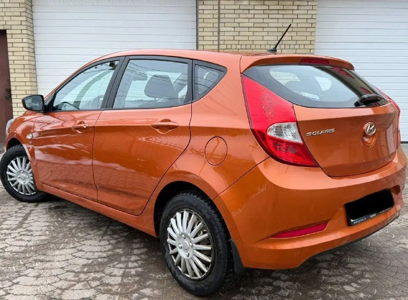 Продам hyundai solaris рестайлинг 2017 года пробег 160.000 родной, готов на любые проверки ! 1.6 механика состояния нового автомобиля гаражная хранение без дтп в родном окрасе за машиной ухаживали, салон чистый не прокурен, каждые 6-7 тысяч проходила полное обслуживания за состояния авто не стыдно в комплектация есть все для удобства 4 стеклоподъемника, кондиционер, подогрев сидений, подогрев стекол, парктроники, полный мульти руль, сигнализация цена 880 000 торг +79496001893 +79490278604 - фотография - 5