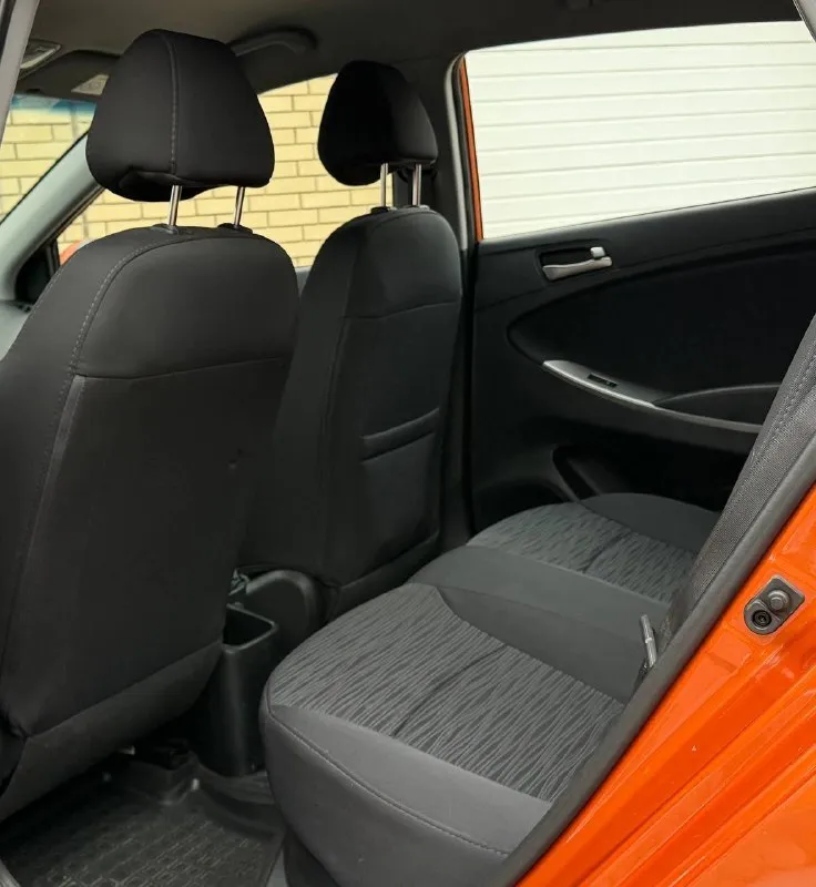 Продам hyundai solaris рестайлинг 2017 года пробег 160.000 родной, готов на любые проверки ! 1.6 механика состояния нового автомобиля гаражная хранение без дтп в родном окрасе за машиной ухаживали, салон чистый не прокурен, каждые 6-7 тысяч проходила полное обслуживания за состояния авто не стыдно в комплектация есть все для удобства 4 стеклоподъемника, кондиционер, подогрев сидений, подогрев стекол, парктроники, полный мульти руль, сигнализация цена 880 000 торг +79496001893 +79490278604 - фотография - 7