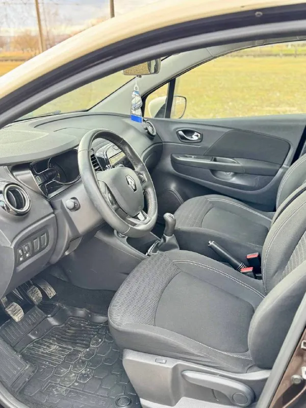 🇫🇷 renault kaptur 💰цена: 1 300 000р 🏢город: мариуполь 📅год выпуска: 2016 🧾пробег: 115 357км. ⚙️двигатель: 1.6 ⛽топливо: бензин ⚙️кпп: механика 📞 телефон: +7-949-727-41-51 +7-989-263-55-56 +7-949-551-91-52 💾 описание: kaptur — это баланс сти. .. i class="emoji" style="background-image:url('//telegram. org/img/emoji/40/e29c85.png')">✅ все стекла включая лобовое заводские ✅ красивый комбинированный цвет кузова шикарная комплектация 👍: ❄️/🔥 бесключевой доступ, сигнализация с опцией автозапуска, климат контроль, подогрев сидений, кожаный мульти-руль, полный электропакет, андройд магнитола с камерой заднего вида, птф, abs, airbag, гур, дхо, круиз контроль, оригинальные литые диски на новой летней резине. ➕автомобиль с пройденным техническим осмотром и готов к переоформлению. улица шевченко 2️⃣6️⃣9️⃣ - фотография - 9