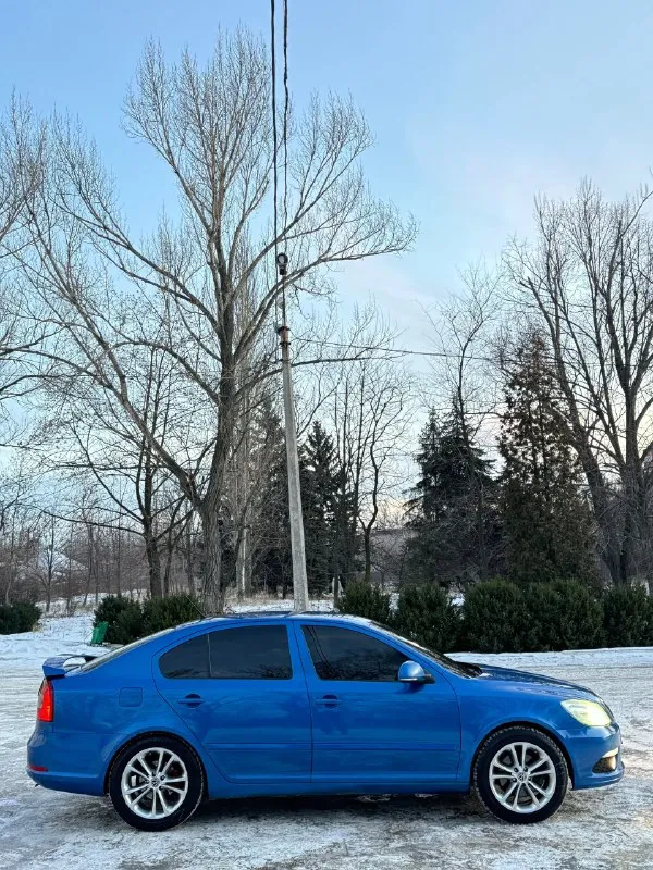 Skoda octavia vrs шкода октавия rs 💰950.000💰 2.0 турбо 200лс бензин, сток едет хорошо, расход маленький. мотор отличный, не дымит, не троит, масло не расходует, работает тихо, не дизилит! акпп, переключает быстро, отлично, без пинков, без рывков! ходовая не гремит, не стучит, вложений не требует! диски r18 оригинал, не варены, не гнуты, резина новая, зима, куплена месяц назад новой! по электрике все работает, двойной климат, мульти руль, задние и передние подогревы сидений, полу ковши! и т д! музыка bolero, играет достойно! по салону, все отлично, не прокурен, не рваный, ничего подобного! по кузову есть мелкие жизненные косяки, без критики, и на езду никак не влияет, вид достойный 🔥 взгляды собирает ! по документам чистая, без запретов, без штрафов, без залогов. переоформление без проблем, в мрэо, можем сделать сразу техосмотр. осмотр г. макеевка связь +7949-489-08-56 или +7949-607-32-69 тг есть цена 950.000 руб 🔥 📞 🇷🇺 звоните: +79494890856 - фотография - 8