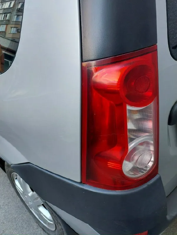 Дача логан универсал, 2008 года, куплена в автосалоне, один владелец, мотор 1.6, бензин, 5 мест, пробег 148 тысяч км, масло в двигателе менялось каждые 7 тысяч км, технически исправна, есть небольшие ньюансы по косметике. сиденья в чехлах с дня покупки. цена 580000 руб. донецк ленинский район +79493608837 📞 звоните: +7(949)3608837 - фотография - 4