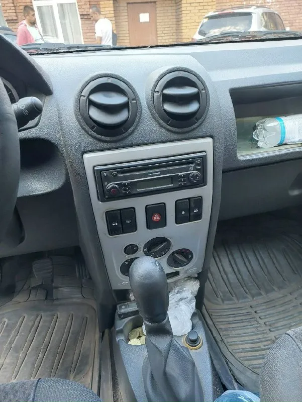 Дача логан универсал, 2008 года, куплена в автосалоне, один владелец, мотор 1.6, бензин, 5 мест, пробег 148 тысяч км, масло в двигателе менялось каждые 7 тысяч км, технически исправна, есть небольшие ньюансы по косметике. сиденья в чехлах с дня покупки. цена 580000 руб. донецк ленинский район +79493608837 📞 звоните: +7(949)3608837 - фотография - 7