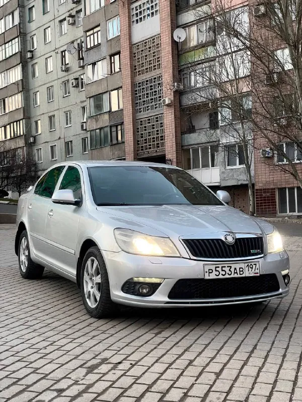 🇨🇿 skoda octavia rs 2010 dsg 2.0 tsi 📳 номер:+79494771813 / +79897136521 (есть телеграм) 💸 цена: 1🍋235 тыс. рублей (торг) продам шкоду октавию rs, в очень хорошем состоянии из под одного хозяина, с оригинальным пробегом, полный сток, без чип тюнинга и т. д. чистейшая автотека, без запретов залогов и скрутки, одно желтое дтп по бамперу. по кузову выглядит отлично, машина освежалась, ланжероны целые, тазик целый, обвесы перед/зад оригинальные. двигатель работает очень тихо без посторонних звуков, не дымит, турбина дует ! лично при мне была замена корзины сцепления боргварнер вместе с заменой масла, новый тнвд, новый прописанный блок абс, ремонт лопаток фазарегулятора, новые свечи ngk, переварена гофра и так по мелочи, есть заказ наряды. коробка переключает отлично, dq250 с мокрой сцепой. ходовка не гремит. по электрике все работает. по документам полный порядок, на учет встанет без каких либо проблем. торг уместен. обмен только с вашей доплатой. осмотр в любой день и время. звонить только заинтересованным - фотография - 1