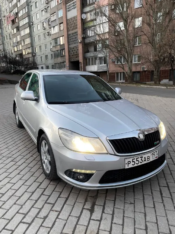 🇨🇿 skoda octavia rs 2010 dsg 2.0 tsi 📳 номер:+79494771813 / +79897136521 (есть телеграм) 💸 цена: 1🍋235 тыс. рублей (торг) продам шкоду октавию rs, в очень хорошем состоянии из под одного хозяина, с оригинальным пробегом, полный сток, без чип тюнинга и т. д. чистейшая автотека, без запретов залогов и скрутки, одно желтое дтп по бамперу. по кузову выглядит отлично, машина освежалась, ланжероны целые, тазик целый, обвесы перед/зад оригинальные. двигатель работает очень тихо без посторонних звуков, не дымит, турбина дует ! лично при мне была замена корзины сцепления боргварнер вместе с заменой масла, новый тнвд, новый прописанный блок абс, ремонт лопаток фазарегулятора, новые свечи ngk, переварена гофра и так по мелочи, есть заказ наряды. коробка переключает отлично, dq250 с мокрой сцепой. ходовка не гремит. по электрике все работает. по документам полный порядок, на учет встанет без каких либо проблем. торг уместен. обмен только с вашей доплатой. осмотр в любой день и время. звонить только заинтересованным - фотография - 2