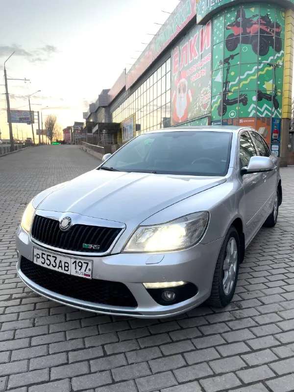 🇨🇿 skoda octavia rs 2010 dsg 2.0 tsi 📳 номер:+79494771813 / +79897136521 (есть телеграм) 💸 цена: 1🍋235 тыс. рублей (торг) продам шкоду октавию rs, в очень хорошем состоянии из под одного хозяина, с оригинальным пробегом, полный сток, без чип тюнинга и т. д. чистейшая автотека, без запретов залогов и скрутки, одно желтое дтп по бамперу. по кузову выглядит отлично, машина освежалась, ланжероны целые, тазик целый, обвесы перед/зад оригинальные. двигатель работает очень тихо без посторонних звуков, не дымит, турбина дует ! лично при мне была замена корзины сцепления боргварнер вместе с заменой масла, новый тнвд, новый прописанный блок абс, ремонт лопаток фазарегулятора, новые свечи ngk, переварена гофра и так по мелочи, есть заказ наряды. коробка переключает отлично, dq250 с мокрой сцепой. ходовка не гремит. по электрике все работает. по документам полный порядок, на учет встанет без каких либо проблем. торг уместен. обмен только с вашей доплатой. осмотр в любой день и время. звонить только заинтересованным - фотография - 4