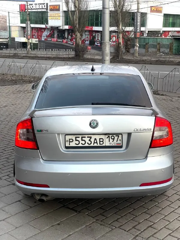 🇨🇿 skoda octavia rs 2010 dsg 2.0 tsi 📳 номер:+79494771813 / +79897136521 (есть телеграм) 💸 цена: 1🍋235 тыс. рублей (торг) продам шкоду октавию rs, в очень хорошем состоянии из под одного хозяина, с оригинальным пробегом, полный сток, без чип тюнинга и т. д. чистейшая автотека, без запретов залогов и скрутки, одно желтое дтп по бамперу. по кузову выглядит отлично, машина освежалась, ланжероны целые, тазик целый, обвесы перед/зад оригинальные. двигатель работает очень тихо без посторонних звуков, не дымит, турбина дует ! лично при мне была замена корзины сцепления боргварнер вместе с заменой масла, новый тнвд, новый прописанный блок абс, ремонт лопаток фазарегулятора, новые свечи ngk, переварена гофра и так по мелочи, есть заказ наряды. коробка переключает отлично, dq250 с мокрой сцепой. ходовка не гремит. по электрике все работает. по документам полный порядок, на учет встанет без каких либо проблем. торг уместен. обмен только с вашей доплатой. осмотр в любой день и время. звонить только заинтересованным - фотография - 6