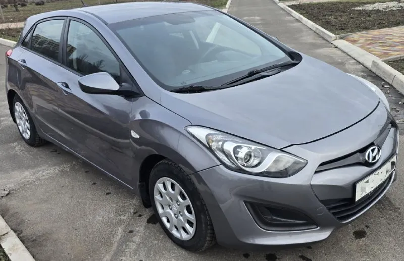 Продам хюндай i30 2014 года. машина в отличном сострянии. один хозяин по птс механика (шестиступенчатая) родной пробег 126 тыс. зеленая автотека. комплектация: 4 стеклоподъемника ▫️подогрев сидений ▫️парктоник ▫️мульти руль ▫️ксенон ▫️датчики света ▫️абс ▫️сервисная книжка звонмте спрашивайте торг. цена: 930.000₽ тел +79494999745 - фотография - 2