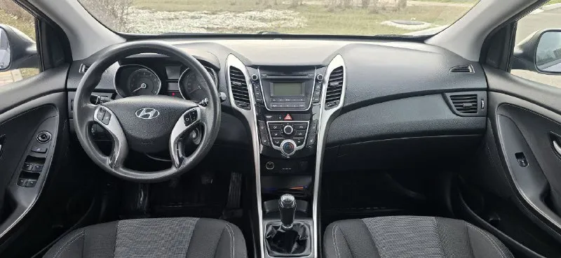 Продам хюндай i30 2014 года. машина в отличном сострянии. один хозяин по птс механика (шестиступенчатая) родной пробег 126 тыс. зеленая автотека. комплектация: 4 стеклоподъемника ▫️подогрев сидений ▫️парктоник ▫️мульти руль ▫️ксенон ▫️датчики света ▫️абс ▫️сервисная книжка звонмте спрашивайте торг. цена: 930.000₽ тел +79494999745 - фотография - 9