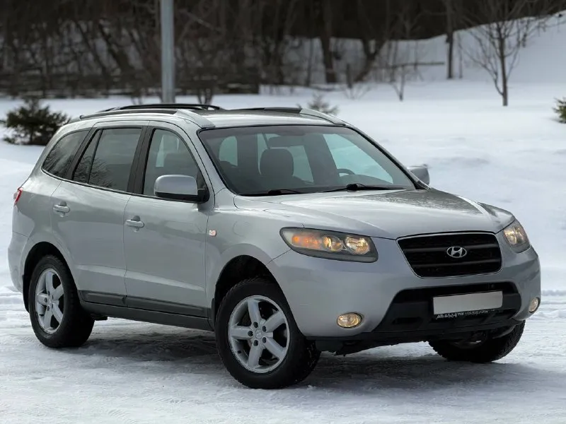 Hyundai santa fe, 2.7 л (190 л. с) 4wd. двигатель - (g6ea) считается лучшим в линейке, работает идеально, едва слышно, масло свежее, комплект грм с помпой заменён в ноябре 2025г. автомат переключает отлично, никаких толчков, пинков и пробуксовок, частичная замена масла произведена в сентябре месяце. ходовая часть обслуживалась в конце декабря, нареканий нет. техосмотр пройден. авто готово к оформлению. оригинальный птс. автотека зелёная. без дтп. родной окрас кузова. гнили, ржавчины - нету. днище, пороги и арки - целые. остекление заводское включая лобовое стекло. резины два комплекта. я собственник, автомобиль на местном учёте (180 регион) свежий техосмотр в подарок. торги исключены. цена : 950,000 рублей. территориально находится в г макеевка (центр) контакты : +7 (949) 363-52-68 - фотография - 5