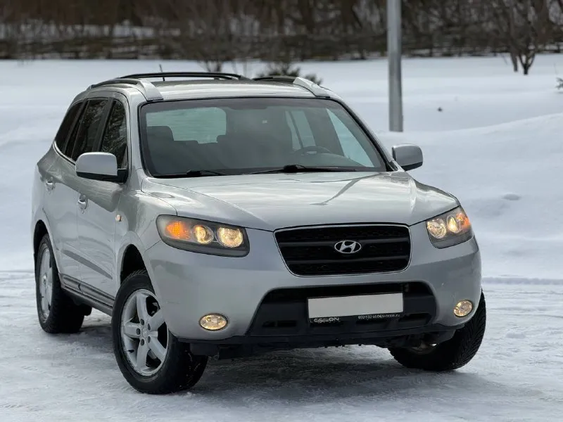 Hyundai santa fe, 2.7 л (190 л. с) 4wd. двигатель - (g6ea) считается лучшим в линейке, работает идеально, едва слышно, масло свежее, комплект грм с помпой заменён в ноябре 2025г. автомат переключает отлично, никаких толчков, пинков и пробуксовок, частичная замена масла произведена в сентябре месяце. ходовая часть обслуживалась в конце декабря, нареканий нет. техосмотр пройден. авто готово к оформлению. оригинальный птс. автотека зелёная. без дтп. родной окрас кузова. гнили, ржавчины - нету. днище, пороги и арки - целые. остекление заводское включая лобовое стекло. резины два комплекта. я собственник, автомобиль на местном учёте (180 регион) свежий техосмотр в подарок. торги исключены. цена : 950,000 рублей. территориально находится в г макеевка (центр) контакты : +7 (949) 363-52-68 - фотография - 6