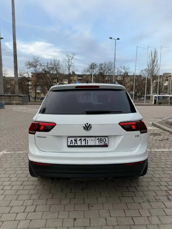 Volkswagen тигуан 2017г я собственник, второй по счету, птс оригинал. срочная продажа. хорошая комплектация, родной окрас. трехзонный климат, подвороты фар, подогрев 4 сидений и руля, ассистенты и тд. техосмотр пройден. родной пробег 180 тыс. обслужена. цена на неделю 1.540 000 авто оценка 1.9 автотека без выплат, такси и прочего. +79493404685 📞 звоните: +7(949)3404685 - фотография - 4