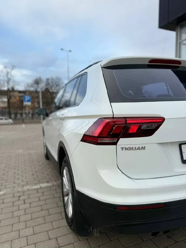 Volkswagen тигуан 2017г я собственник, второй по счету, птс оригинал. срочная продажа. хорошая комплектация, родной окрас. трехзонный климат, подвороты фар, подогрев 4 сидений и руля, ассистенты и тд. техосмотр пройден. родной пробег 180 тыс. обслужена. цена на неделю 1.540 000 авто оценка 1.9 автотека без выплат, такси и прочего. +79493404685 📞 звоните: +7(949)3404685 - фотография - 5