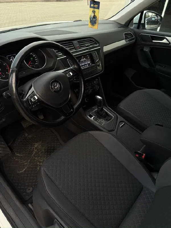 Volkswagen тигуан 2017г я собственник, второй по счету, птс оригинал. срочная продажа. хорошая комплектация, родной окрас. трехзонный климат, подвороты фар, подогрев 4 сидений и руля, ассистенты и тд. техосмотр пройден. родной пробег 180 тыс. обслужена. цена на неделю 1.540 000 авто оценка 1.9 автотека без выплат, такси и прочего. +79493404685 📞 звоните: +7(949)3404685 - фотография - 7