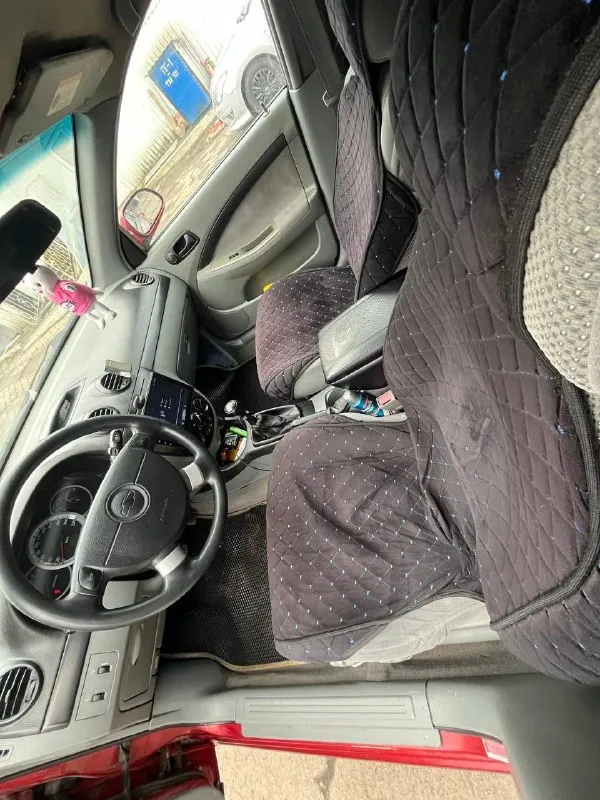 Собственник !!! продам лачетти 2007 года в кузове универсал. объем двигателя 1.6 пробег 269000 км ( ничего никогда не крутили) по факту 2 владелец 90% машины в родном окрасе присутствуют царапинки и другие следы эксплуатации. кондёр обслужен и работает. печка дует, подогревы работают. салон нормальный машина на ходу каждый день. перекупы не беспокойте, за 500 не продам. с продажей не спешу. цена 595000 торг будет реальному покупателю всем удачных продаж и покупок! +79497956303 +79493903302 г. донецк - фотография - 4