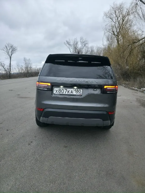 Продам land rover discovery v 2018 г. в. пробег 63000.двигатель 2.0 дизель,240 л. с. автомобиль в отличном состоянии, бережная эксплуатация. салон кожа, чистый, без затёртостей. бездорожья авто не видело. цена 4500000. осмотр енакиево. +79495111958 📞 звоните: +7(949)5111958 - фотография - 3