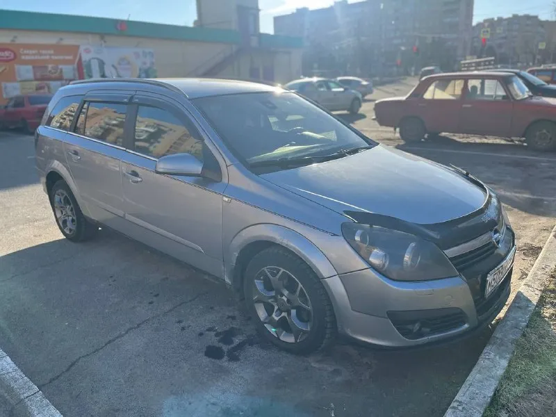 ‎продам. opel астра н универсал. полная комплектация, в хорошем состоянии. авто 2006 г. в.пробег 247тыс. двигатель 1.8-140 л. с, без нареканий. коробка-механика, не хрустит, не выбивает. новая зимняя резина. с документами порядок, переоформляется, местный учет. вопросы по телефону. ‎ ‎цена🎁470т. р. торг есть. ‎рассмотрю обмен. ‎+79498485803. ‎ 📲 tg: андрей 📞 звоните: +7(949)8485803 - фотография - 2