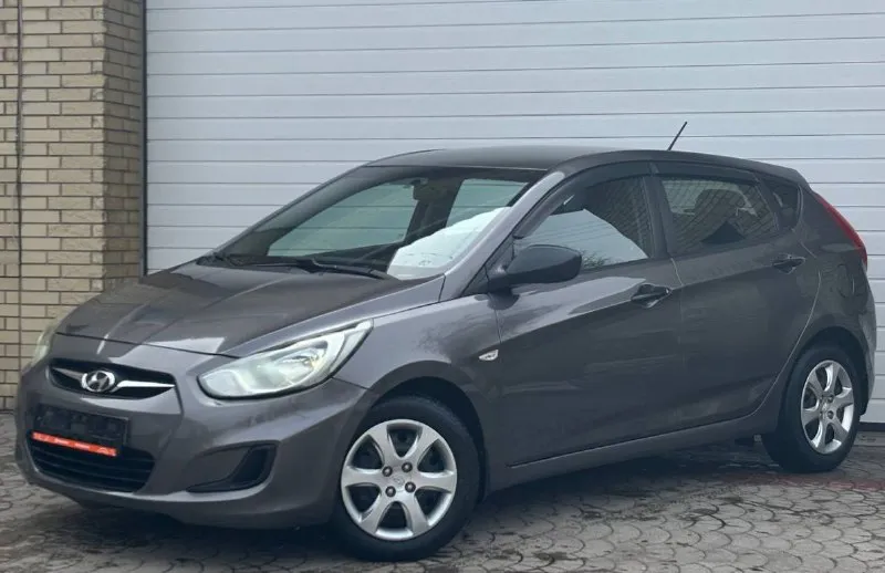 Продам hyundai solaris год выпуска:2014 объем двигателя: 1,6 123.лс кпп автомат отличная комплектаци... - фотография