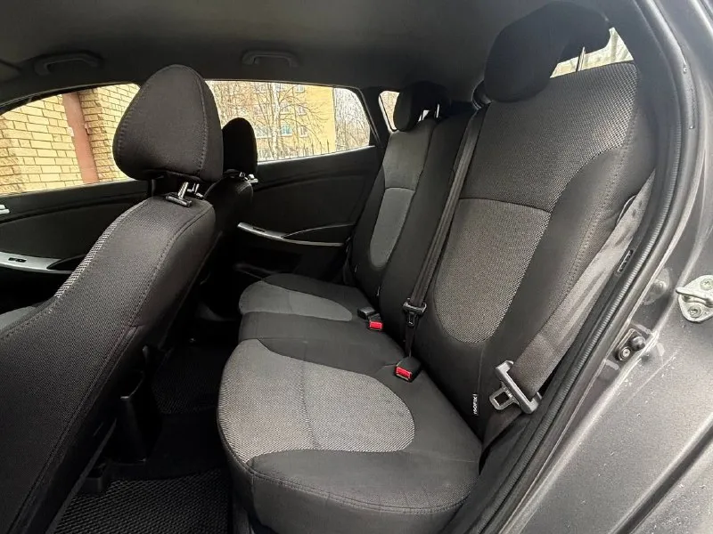 Продам hyundai solaris год выпуска:2014 объем двигателя: 1,6 123.лс кпп автомат отличная комплектация: климат-контроль, датчик света, abs, esp, подогрев сидений, мульти руль, 4.эл стекла подъемника, электро зеркала, подушки безопасности, хорошая акустика, планшет андроид, камера заднего вида, парктроник, сигнализация, кузов в отличном состоянии! рыжиков вздутия и прочего нет от слова совсем! техническии авто вложений не требует. своевременное сезонное обслуживание, заправка и замена фильтров. автомобиль без вложения!! по запросу скину видео обзор. по документам полный порядок. цена 900.000.р возможен торг реальному покупателю! номер телефона +7949-693-58-50 +7949-564-47-36 г. донецк - фотография - 10