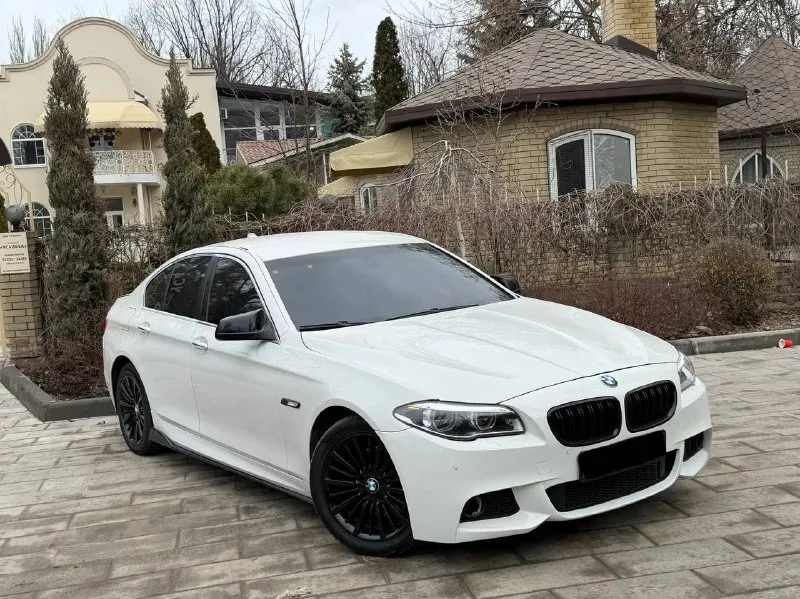 В продаже bmw 5 2013 года выпуска 🔥цена 1.520.000 ₽, торг быстрому покупателю! 🔥 2.0 twinturbo, работает отлично, не троит и не дымит. коробка переключает идеально, без пинков. ходовая обслужена задний привод. автомобиль имеет красивый внешний вид, по кузову выглядит как на фотографиях. без каких либо моментов. хорошая оптика. хорошая комплектация. дополнительно установлен приятный выхлоп. по документам полный порядок. осмотр донецк 🔥цена 1.520.000 ₽, торг быстрому покупателю! 🔥 ☎️ +7 (949) 742-53-98 📞 звоните: +7(949)7425398 - фотография - 3