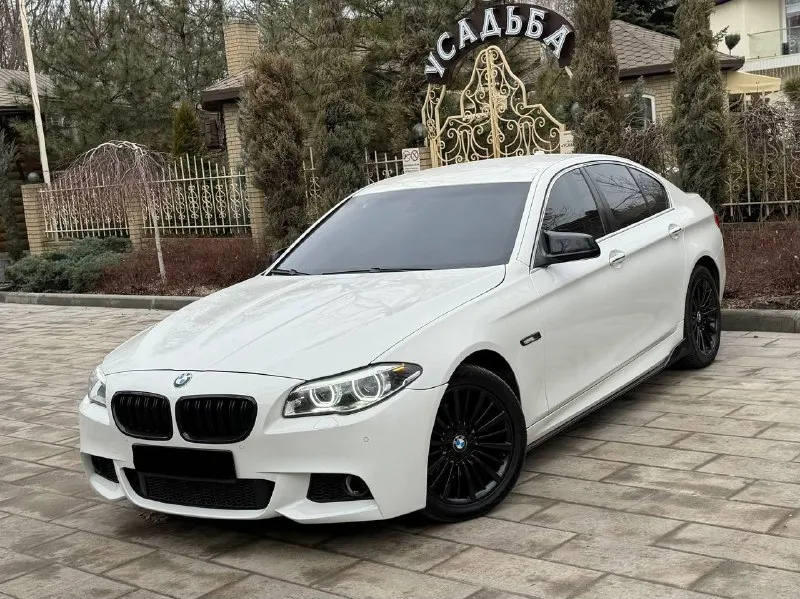 В продаже bmw 5 2013 года выпуска 🔥цена 1.520.000 ₽, торг быстрому покупателю! 🔥 2.0 twinturbo, работает отлично, не троит и не дымит. коробка переключает идеально, без пинков. ходовая обслужена задний привод. автомобиль имеет красивый внешний вид, по кузову выглядит как на фотографиях. без каких либо моментов. хорошая оптика. хорошая комплектация. дополнительно установлен приятный выхлоп. по документам полный порядок. осмотр донецк 🔥цена 1.520.000 ₽, торг быстрому покупателю! 🔥 ☎️ +7 (949) 742-53-98 📞 звоните: +7(949)7425398 - фотография - 4