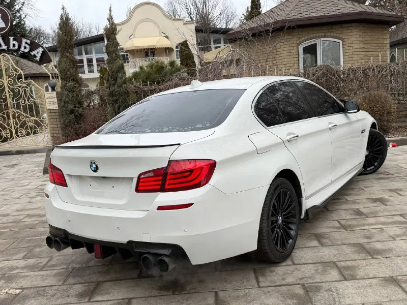 В продаже bmw 5 2013 года выпуска 🔥цена 1.520.000 ₽, торг быстрому покупателю! 🔥 2.0 twinturbo, работает отлично, не троит и не дымит. коробка переключает идеально, без пинков. ходовая обслужена задний привод. автомобиль имеет красивый внешний вид, по кузову выглядит как на фотографиях. без каких либо моментов. хорошая оптика. хорошая комплектация. дополнительно установлен приятный выхлоп. по документам полный порядок. осмотр донецк 🔥цена 1.520.000 ₽, торг быстрому покупателю! 🔥 ☎️ +7 (949) 742-53-98 📞 звоните: +7(949)7425398 - фотография - 5