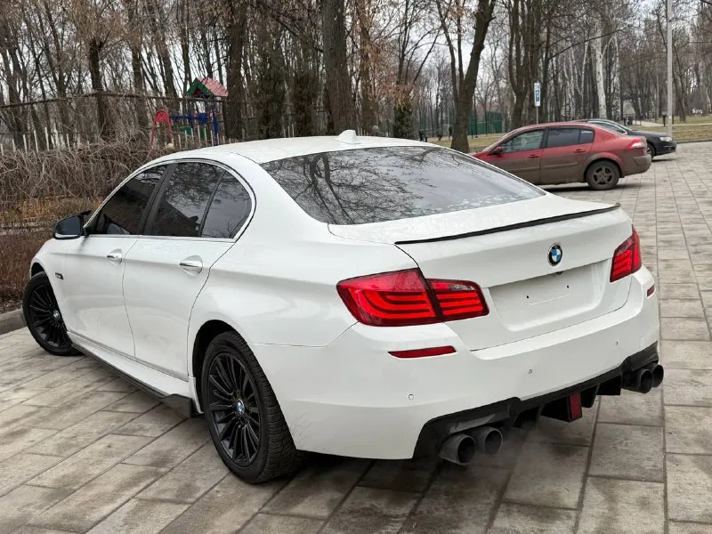 В продаже bmw 5 2013 года выпуска 🔥цена 1.520.000 ₽, торг быстрому покупателю! 🔥 2.0 twinturbo, работает отлично, не троит и не дымит. коробка переключает идеально, без пинков. ходовая обслужена задний привод. автомобиль имеет красивый внешний вид, по кузову выглядит как на фотографиях. без каких либо моментов. хорошая оптика. хорошая комплектация. дополнительно установлен приятный выхлоп. по документам полный порядок. осмотр донецк 🔥цена 1.520.000 ₽, торг быстрому покупателю! 🔥 ☎️ +7 (949) 742-53-98 📞 звоните: +7(949)7425398 - фотография - 6