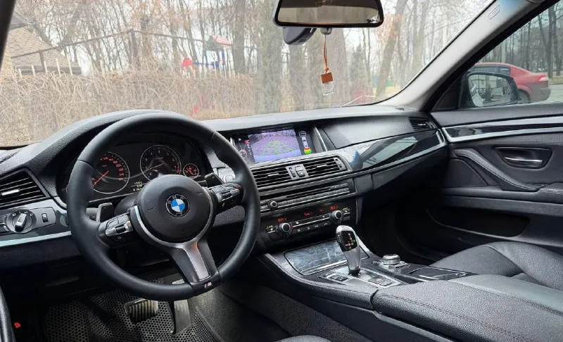 В продаже bmw 5 2013 года выпуска 🔥цена 1.520.000 ₽, торг быстрому покупателю! 🔥 2.0 twinturbo, работает отлично, не троит и не дымит. коробка переключает идеально, без пинков. ходовая обслужена задний привод. автомобиль имеет красивый внешний вид, по кузову выглядит как на фотографиях. без каких либо моментов. хорошая оптика. хорошая комплектация. дополнительно установлен приятный выхлоп. по документам полный порядок. осмотр донецк 🔥цена 1.520.000 ₽, торг быстрому покупателю! 🔥 ☎️ +7 (949) 742-53-98 📞 звоните: +7(949)7425398 - фотография - 7