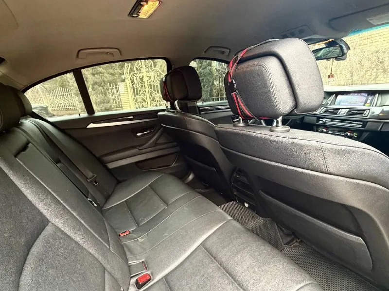 В продаже bmw 5 2013 года выпуска 🔥цена 1.520.000 ₽, торг быстрому покупателю! 🔥 2.0 twinturbo, работает отлично, не троит и не дымит. коробка переключает идеально, без пинков. ходовая обслужена задний привод. автомобиль имеет красивый внешний вид, по кузову выглядит как на фотографиях. без каких либо моментов. хорошая оптика. хорошая комплектация. дополнительно установлен приятный выхлоп. по документам полный порядок. осмотр донецк 🔥цена 1.520.000 ₽, торг быстрому покупателю! 🔥 ☎️ +7 (949) 742-53-98 📞 звоните: +7(949)7425398 - фотография - 8