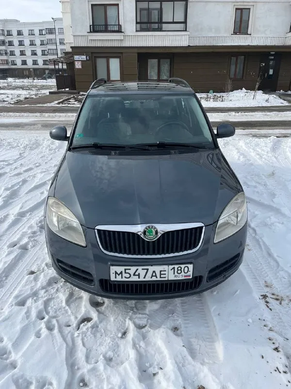 Продам skoda fabia. 2008 год объем двигателя - 1,2л. пробег 147 тысяс (родной) авто полностью в заводском окрасе, не единого подкраса! авто местное, не пригон! 1 хозяин с салона! двигатель в идеальном состоянии, коробка идеально переключает, дно, стаканы отлично, все в заводе! кузов без гнили и ржавчины. салон не просижен, не затертый, не прокуренный! электрика вся исправна. хорошая зимняя резина. очень экономный расход. кто ищет достойное состояние, приезжайте смотрите! осмотр г. мариуполь цена - 510 тысяч рублей. тел. +79494970042 - фотография - 2