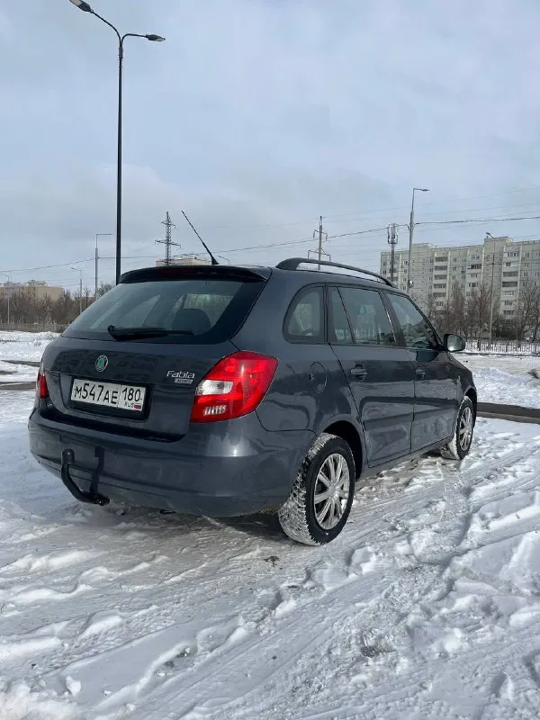 Продам skoda fabia. 2008 год объем двигателя - 1,2л. пробег 147 тысяс (родной) авто полностью в заводском окрасе, не единого подкраса! авто местное, не пригон! 1 хозяин с салона! двигатель в идеальном состоянии, коробка идеально переключает, дно, стаканы отлично, все в заводе! кузов без гнили и ржавчины. салон не просижен, не затертый, не прокуренный! электрика вся исправна. хорошая зимняя резина. очень экономный расход. кто ищет достойное состояние, приезжайте смотрите! осмотр г. мариуполь цена - 510 тысяч рублей. тел. +79494970042 - фотография - 4