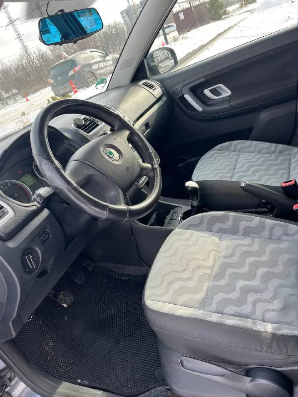 Продам skoda fabia. 2008 год объем двигателя - 1,2л. пробег 147 тысяс (родной) авто полностью в заводском окрасе, не единого подкраса! авто местное, не пригон! 1 хозяин с салона! двигатель в идеальном состоянии, коробка идеально переключает, дно, стаканы отлично, все в заводе! кузов без гнили и ржавчины. салон не просижен, не затертый, не прокуренный! электрика вся исправна. хорошая зимняя резина. очень экономный расход. кто ищет достойное состояние, приезжайте смотрите! осмотр г. мариуполь цена - 510 тысяч рублей. тел. +79494970042 - фотография - 7