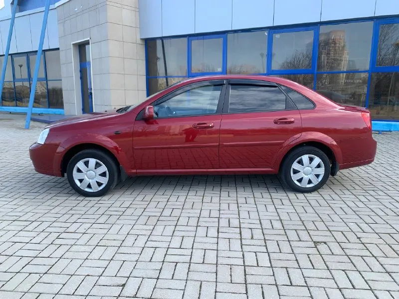 Chevrolet lacetti 1.6 2010г автомобиль в отличном состоянии без вложений авто с краснодара гнили нет кузов почти весь в заводском окрасе без дефектов в авто работает все кондиционер обслужен салон как новый по ходовой взбитая без стуков пробег родной 294т мотор в идеале не дымит масло жора нет! все прозрачно приезжайте смотрите есть видео обзор по запросу цена 530 торг минимальный +79496347909 г. мариуполь - фотография - 2