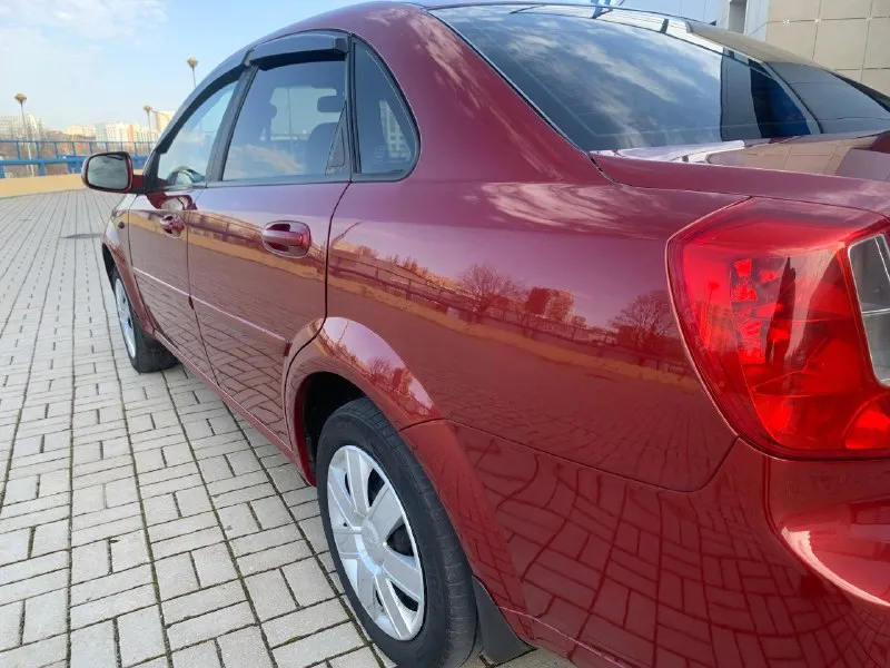 Chevrolet lacetti 1.6 2010г автомобиль в отличном состоянии без вложений авто с краснодара гнили нет кузов почти весь в заводском окрасе без дефектов в авто работает все кондиционер обслужен салон как новый по ходовой взбитая без стуков пробег родной 294т мотор в идеале не дымит масло жора нет! все прозрачно приезжайте смотрите есть видео обзор по запросу цена 530 торг минимальный +79496347909 г. мариуполь - фотография - 7