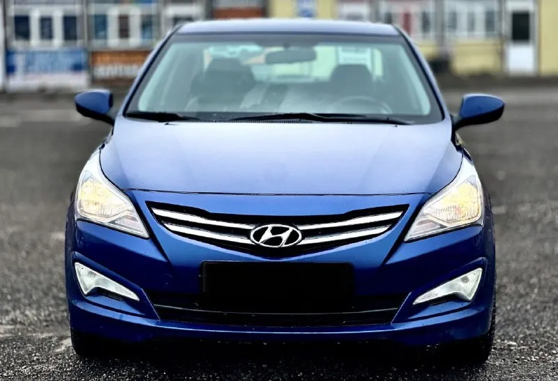 Продам hyundai solaris год выпуска-2016 родной пробег-135.000км коробка-автомат (айсин) объем двигателя: 1.4 цена 940.000₽ возможен обмен или покупка в кредит. комплектация-active plus: кондиционер, подогрев передних сидений, 4 стеклоподъемника, обогрев переднего и заднего стекла, мульти руль и хорошая мульти медиа. по состоянии кузова-мотора и коробка все прекрасно и работает так как должно работать! авто не требует вложений от слова совсем разве что замена масла через 2.000км за все время эксплуатации не одного дтп! автотека зеленая! не такси!!! на машине ездили аккуратно и с умом! по этому все авто выглядит опрятно как и по кузову так и по солону. стоят 15 р колеса резина зимняя в хорошем состоянии, летняя резина в подарок) звоните по номеру телефона: +79497031926 - фотография - 4