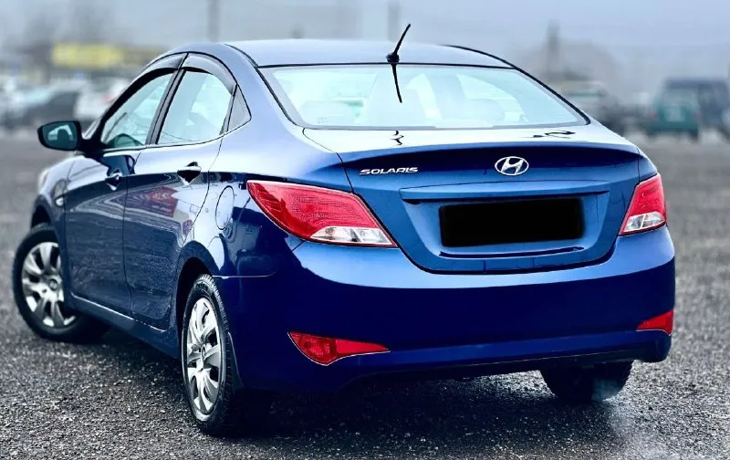 Продам hyundai solaris год выпуска-2016 родной пробег-135.000км коробка-автомат (айсин) объем двигателя: 1.4 цена 940.000₽ возможен обмен или покупка в кредит. комплектация-active plus: кондиционер, подогрев передних сидений, 4 стеклоподъемника, обогрев переднего и заднего стекла, мульти руль и хорошая мульти медиа. по состоянии кузова-мотора и коробка все прекрасно и работает так как должно работать! авто не требует вложений от слова совсем разве что замена масла через 2.000км за все время эксплуатации не одного дтп! автотека зеленая! не такси!!! на машине ездили аккуратно и с умом! по этому все авто выглядит опрятно как и по кузову так и по солону. стоят 15 р колеса резина зимняя в хорошем состоянии, летняя резина в подарок) звоните по номеру телефона: +79497031926 - фотография - 5