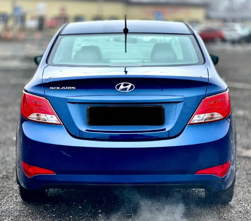 Продам hyundai solaris год выпуска-2016 родной пробег-135.000км коробка-автомат (айсин) объем двигателя: 1.4 цена 940.000₽ возможен обмен или покупка в кредит. комплектация-active plus: кондиционер, подогрев передних сидений, 4 стеклоподъемника, обогрев переднего и заднего стекла, мульти руль и хорошая мульти медиа. по состоянии кузова-мотора и коробка все прекрасно и работает так как должно работать! авто не требует вложений от слова совсем разве что замена масла через 2.000км за все время эксплуатации не одного дтп! автотека зеленая! не такси!!! на машине ездили аккуратно и с умом! по этому все авто выглядит опрятно как и по кузову так и по солону. стоят 15 р колеса резина зимняя в хорошем состоянии, летняя резина в подарок) звоните по номеру телефона: +79497031926 - фотография - 6