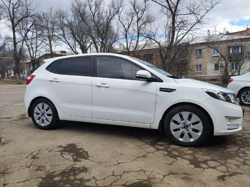 Продам
Кia rio 1.6 ат 2014
Родной пробег, заводской окрас.
В максимальной, что есть, комплектации.
Редкий на сегодняшний день экземпляр. Авто полностью обработано антикором! Зоны риска обтянуты защитной пленкой, капот, стойки часть крыши. Комплектация: без ключевой доступ, старт стоп, подогрев лобового стекла, руля, сидений, климат контроль, 4эсп, мультируль, круиз контроль, парктроник, сигнализация stariine с автозапуском и управлением со смартфона, 2ключа, гур, электрорегулировка зеркал, хорошая музыка с блютуз, передние и задние дисковые тормоза, два комплекта почти новой резины на дисках! Зима на дисках r16 лето на r15, мощный 1,6 мотор, автомат изумительно работает! Расход топлива 8.8/5.2, функция eco режим. Гаражное хранение, автоподбор, любые проверки без проблем.
Честный хозяйский автомобиль.
По документам идеально все.
Зеленая автотека.
Могу присутствовать при переоформлением в мрэо.
Место осмотра донецк центр.
+79493578224
1 365 000 Торг
📲 T
📲 Tg: @annet_325
📞 Звоните: +7(949)3578224 - фотография - 2