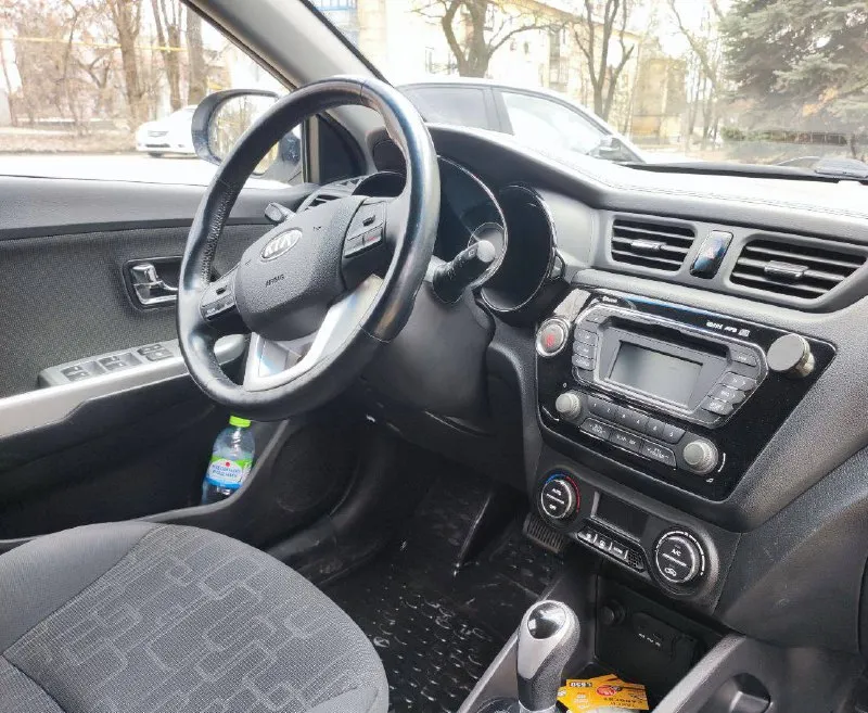 Продам
Кia rio 1.6 ат 2014
Родной пробег, заводской окрас.
В максимальной, что есть, комплектации.
Редкий на сегодняшний день экземпляр. Авто полностью обработано антикором! Зоны риска обтянуты защитной пленкой, капот, стойки часть крыши. Комплектация: без ключевой доступ, старт стоп, подогрев лобового стекла, руля, сидений, климат контроль, 4эсп, мультируль, круиз контроль, парктроник, сигнализация stariine с автозапуском и управлением со смартфона, 2ключа, гур, электрорегулировка зеркал, хорошая музыка с блютуз, передние и задние дисковые тормоза, два комплекта почти новой резины на дисках! Зима на дисках r16 лето на r15, мощный 1,6 мотор, автомат изумительно работает! Расход топлива 8.8/5.2, функция eco режим. Гаражное хранение, автоподбор, любые проверки без проблем.
Честный хозяйский автомобиль.
По документам идеально все.
Зеленая автотека.
Могу присутствовать при переоформлением в мрэо.
Место осмотра донецк центр.
+79493578224
1 365 000 Торг
📲 T
📲 Tg: @annet_325
📞 Звоните: +7(949)3578224 - фотография - 4