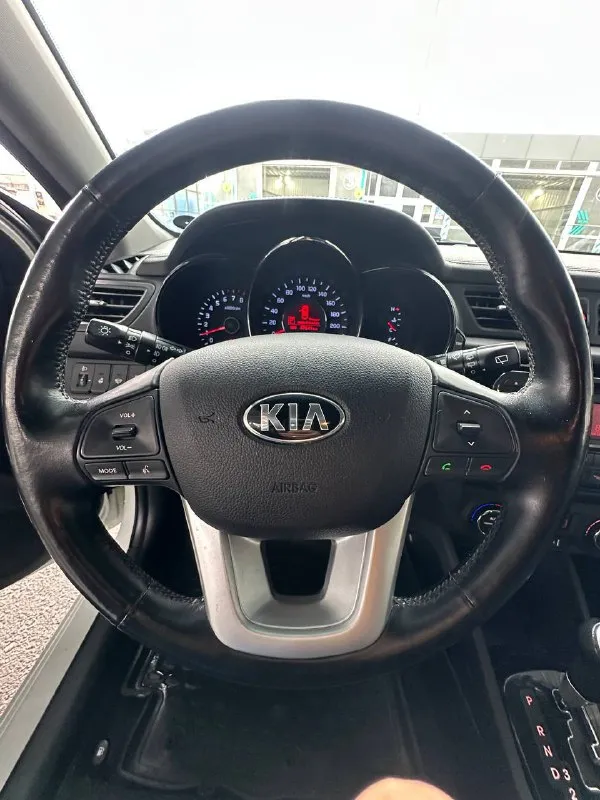 Продам
Кia rio 1.6 ат 2014
Родной пробег, заводской окрас.
В максимальной, что есть, комплектации.
Редкий на сегодняшний день экземпляр. Авто полностью обработано антикором! Зоны риска обтянуты защитной пленкой, капот, стойки часть крыши. Комплектация: без ключевой доступ, старт стоп, подогрев лобового стекла, руля, сидений, климат контроль, 4эсп, мультируль, круиз контроль, парктроник, сигнализация stariine с автозапуском и управлением со смартфона, 2ключа, гур, электрорегулировка зеркал, хорошая музыка с блютуз, передние и задние дисковые тормоза, два комплекта почти новой резины на дисках! Зима на дисках r16 лето на r15, мощный 1,6 мотор, автомат изумительно работает! Расход топлива 8.8/5.2, функция eco режим. Гаражное хранение, автоподбор, любые проверки без проблем.
Честный хозяйский автомобиль.
По документам идеально все.
Зеленая автотека.
Могу присутствовать при переоформлением в мрэо.
Место осмотра донецк центр.
+79493578224
1 365 000 Торг
📲 T
📲 Tg: @annet_325
📞 Звоните: +7(949)3578224 - фотография - 5