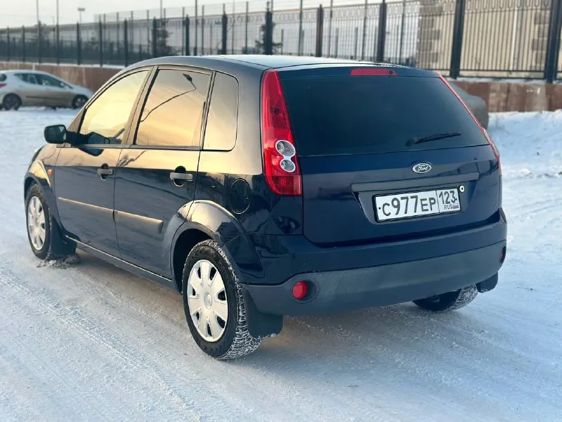 Ford fiesta 2008 1.4 m/t автомобиль в прекрасном состоянии и родным подтвержденным пробегом. техника в идеале, салон без потертостей и прокуров,3 хозяина, автомобиль южный,2 ключа, хорошея зимняя резина. подробности по тел. 🚙 пробег 130 000 км 💵 445 000₽ ☎️ +7 (949) 573-62-32 сергей - фотография - 3