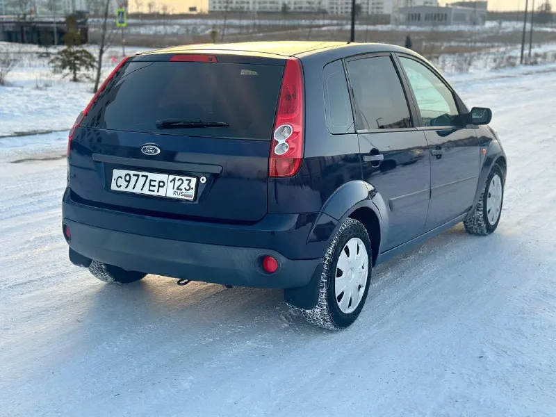 Ford fiesta 2008 1.4 m/t автомобиль в прекрасном состоянии и родным подтвержденным пробегом. техника в идеале, салон без потертостей и прокуров,3 хозяина, автомобиль южный,2 ключа, хорошея зимняя резина. подробности по тел. 🚙 пробег 130 000 км 💵 445 000₽ ☎️ +7 (949) 573-62-32 сергей - фотография - 4
