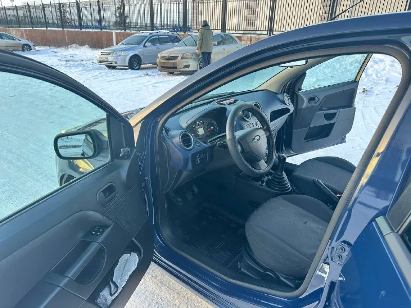 Ford fiesta 2008 1.4 m/t автомобиль в прекрасном состоянии и родным подтвержденным пробегом. техника в идеале, салон без потертостей и прокуров,3 хозяина, автомобиль южный,2 ключа, хорошея зимняя резина. подробности по тел. 🚙 пробег 130 000 км 💵 445 000₽ ☎️ +7 (949) 573-62-32 сергей - фотография - 5