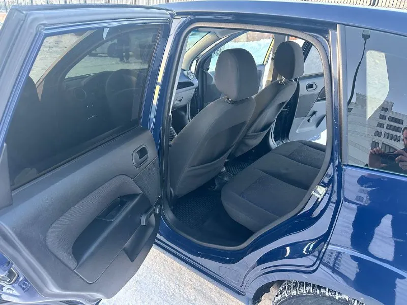 Ford fiesta 2008 1.4 m/t автомобиль в прекрасном состоянии и родным подтвержденным пробегом. техника в идеале, салон без потертостей и прокуров,3 хозяина, автомобиль южный,2 ключа, хорошея зимняя резина. подробности по тел. 🚙 пробег 130 000 км 💵 445 000₽ ☎️ +7 (949) 573-62-32 сергей - фотография - 7