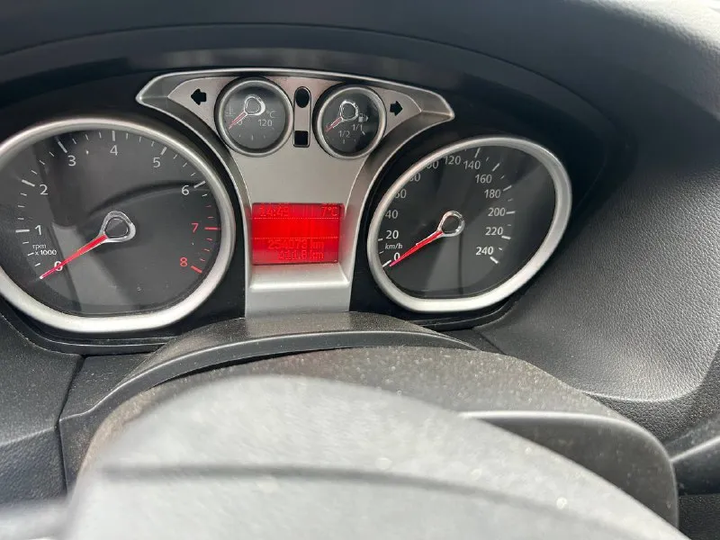 Ford focus 2009 год выпуска 1.8 бензин механическая коробка передач пробег 252000 км двух зонный климат контроль мультируль подогревы передних сидений, зеркал и лобового стекла омыватель фар круиз контроль бортовой компьютер авто в 2022 году привезено из европы, за это время проехало 5000 км технически обслужен кузов без дтп продажа от собственника цена 750000₽ торг уместен все вопросы и подробности по телефону +79493550749 - фотография - 6