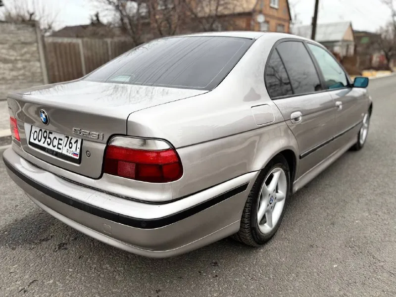 Bmw e 39 1998г 2.5 акпп в хорошем состоянии двигатель и акпп контрактные работают идеально по ходовой все в порядке люк рабочий не течет, по электрике все исправно, комплектация individual документы в полном порядке! цена 450т +79497309912 - фотография - 3