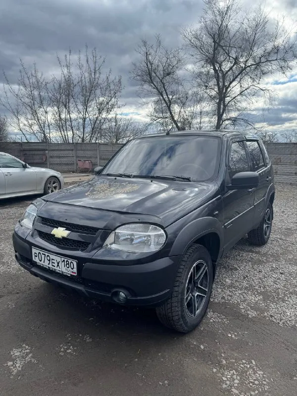 Продам chevrolet нива 2006 год андроид магнитола с карплей и сабом проекция спидометра на лобовое ст... - фотография